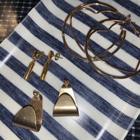 Classic minimalist gold tone vintage earrings set - Picture 4 of 7